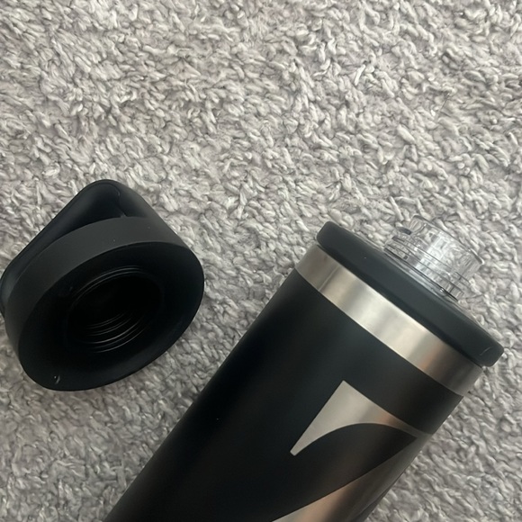 Black Yeti tumbler with engraved Z - Picture 4 of 5